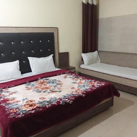 Krishna Holiday Guest House Block II Дхарамсала Екстериор снимка