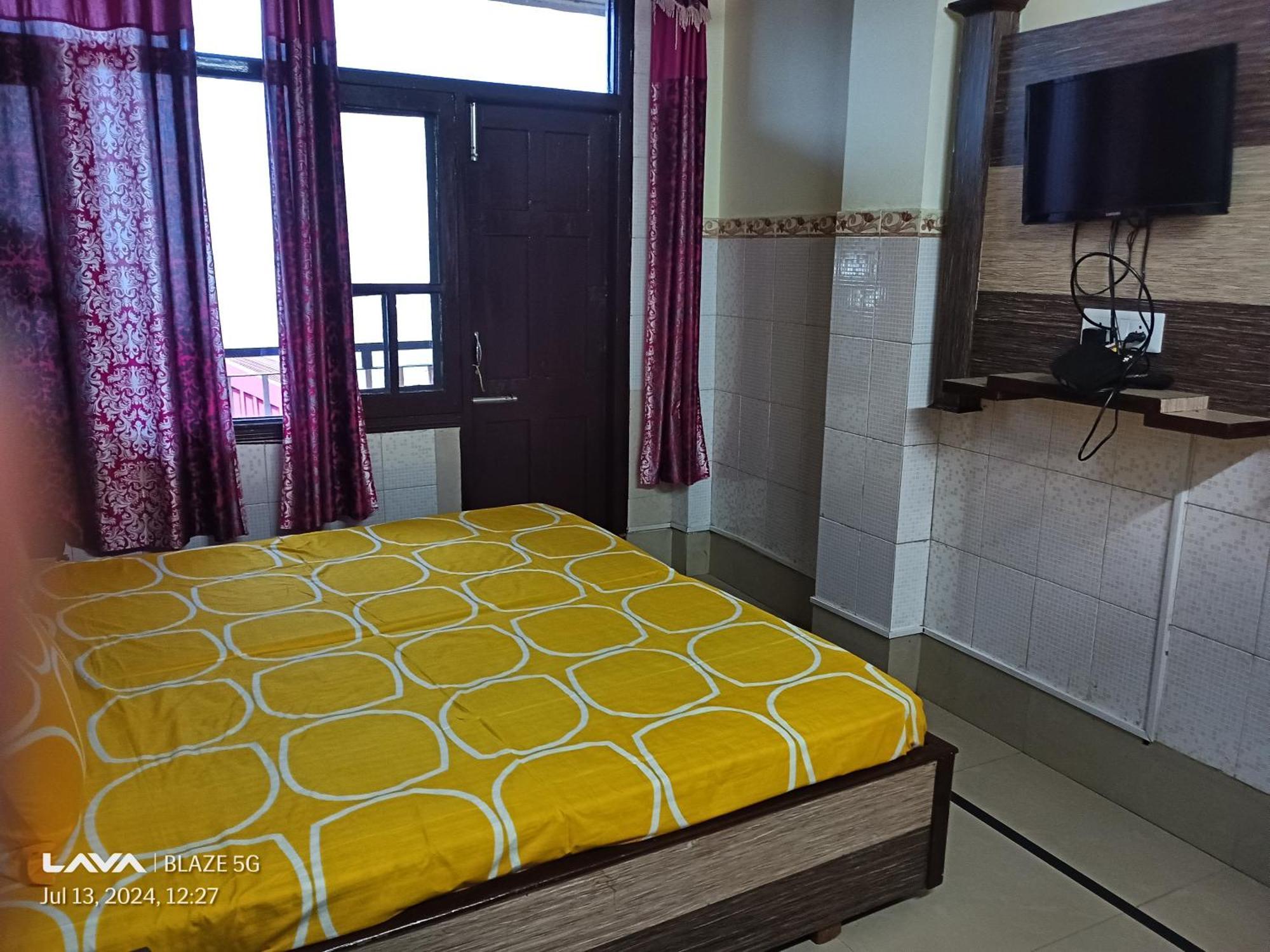 Krishna Holiday Guest House Block II Дхарамсала Екстериор снимка
