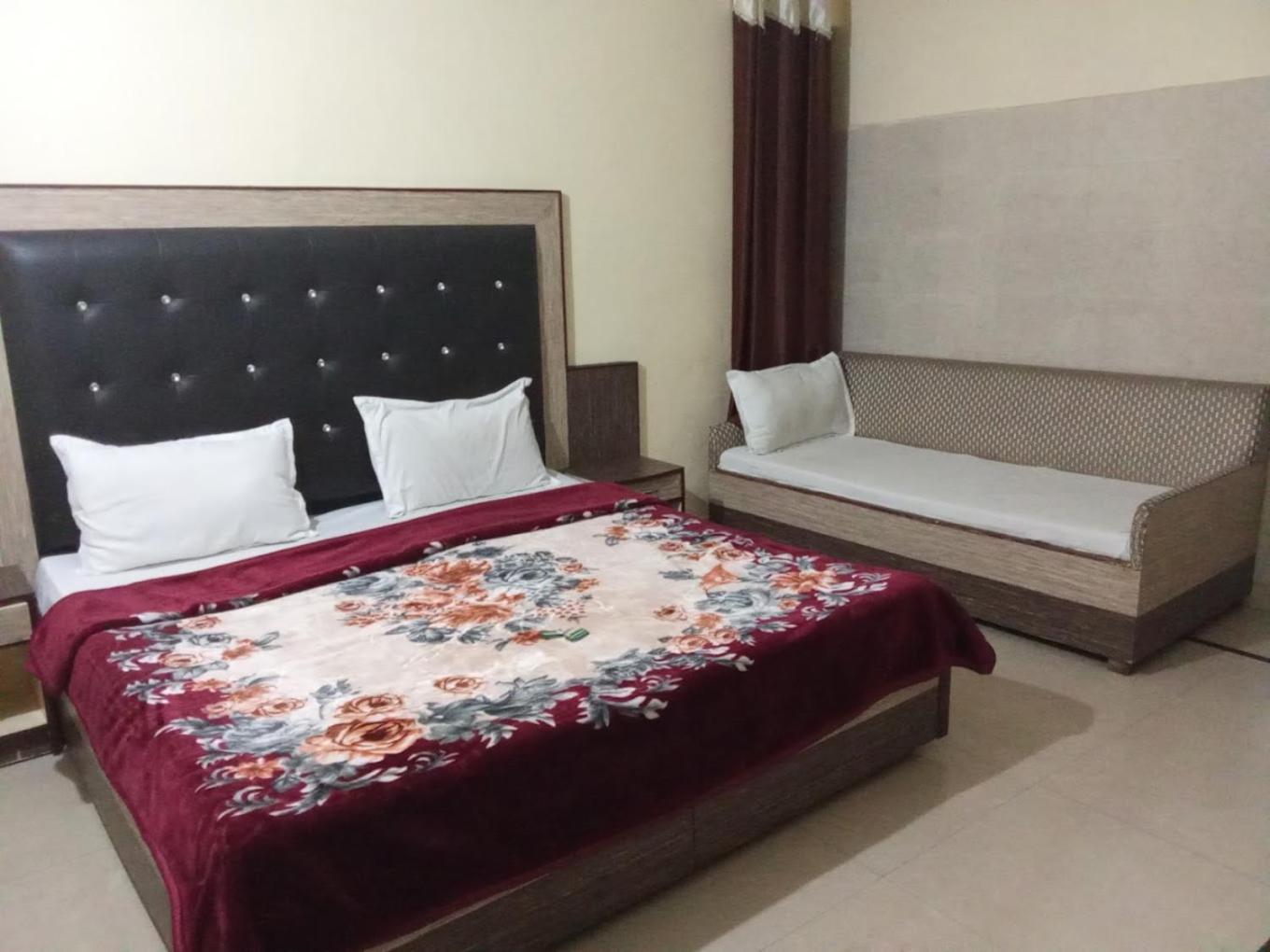 Krishna Holiday Guest House Block II Дхарамсала Екстериор снимка